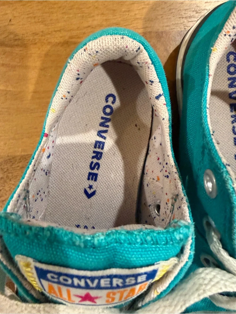 Converse Low Top Sneakers in Teal Blue w/ Confetti Accents Kid’s Size 1